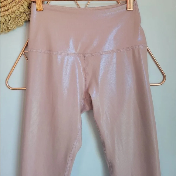 Beyond Yoga, Pink Pearlized High Waisted 7/8 Legging Brazen Blush Size Small - Picture 5 of 11